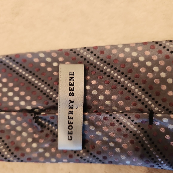 Geoffrey Beene polka dot tie - Picture 3 of 5